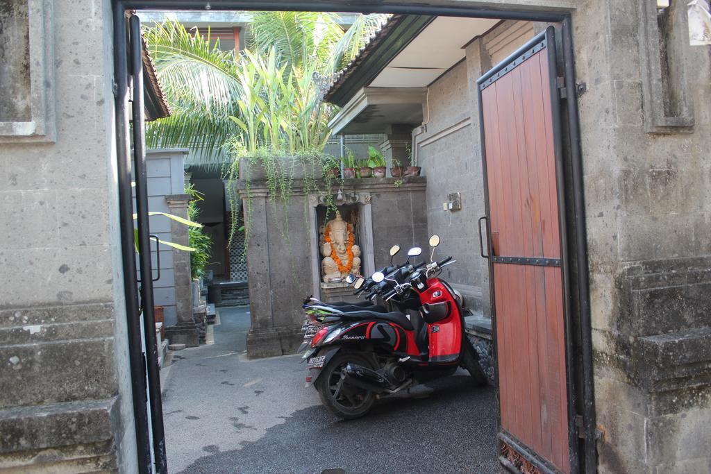 Letos Kubu Homestay Kuta  Exterior photo